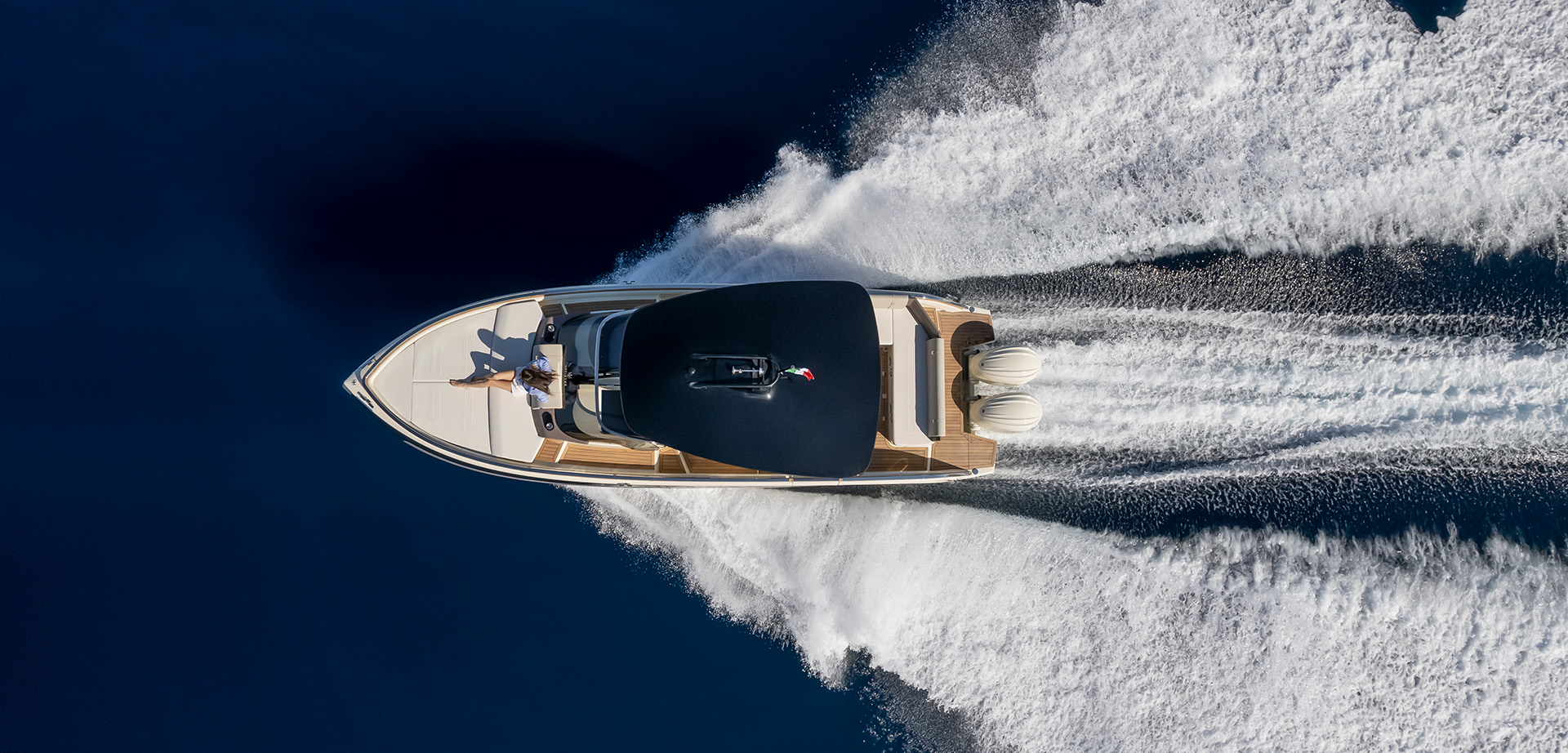 Invictus Yacht - GT320S